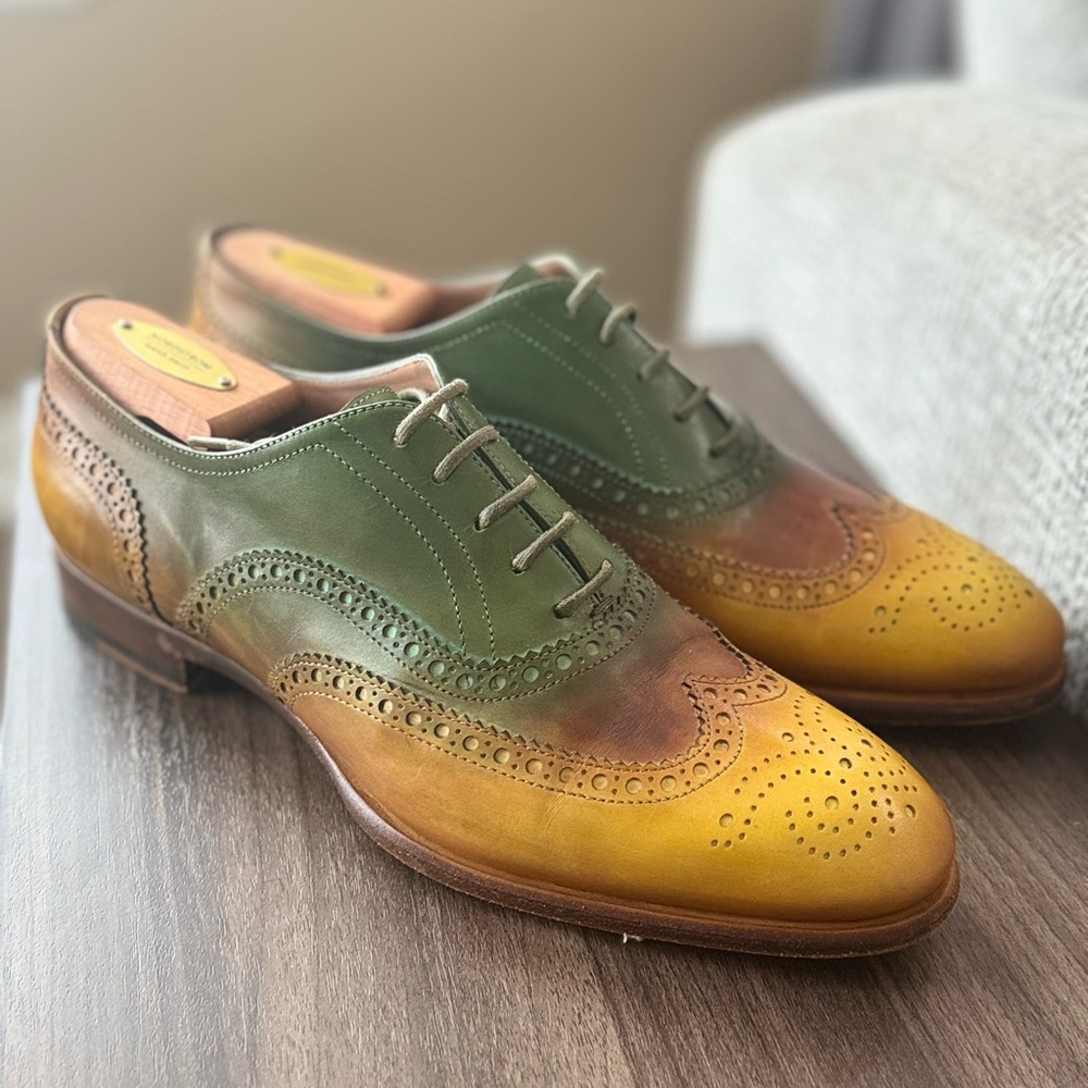 Beautiful pair of ombré Santoni dress shoes.Mens EUR size 41 US 8.
